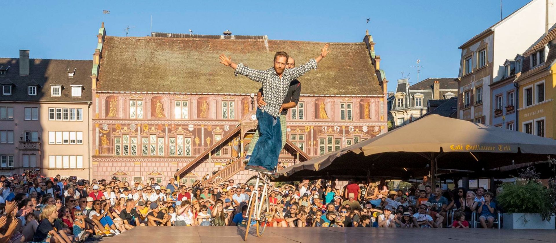 Rīgas cirks: arēnas atklāšana ar virpuļojošo velobaletu